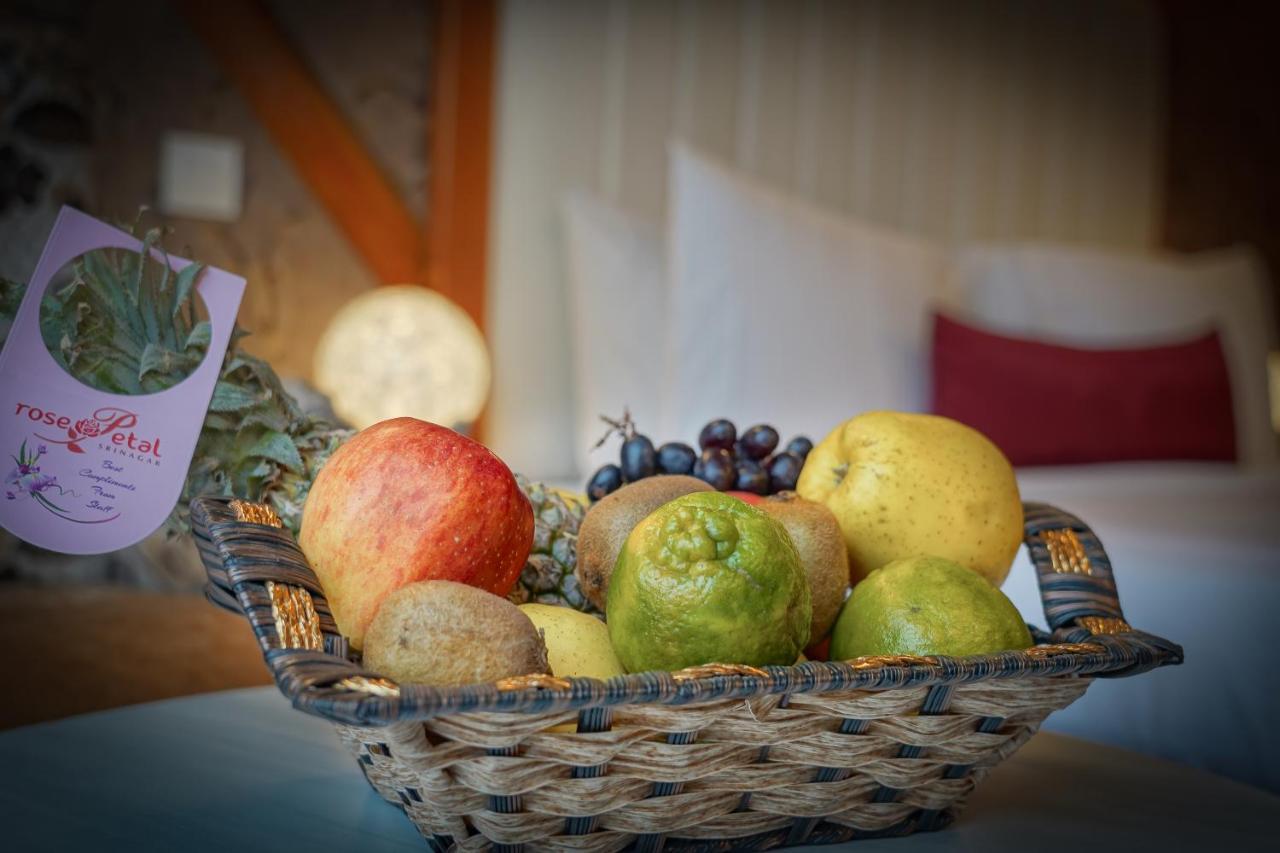Hotel Rose Petal Srinagar Εξωτερικό φωτογραφία