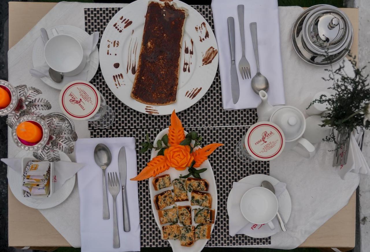 Hotel Rose Petal Srinagar Εξωτερικό φωτογραφία