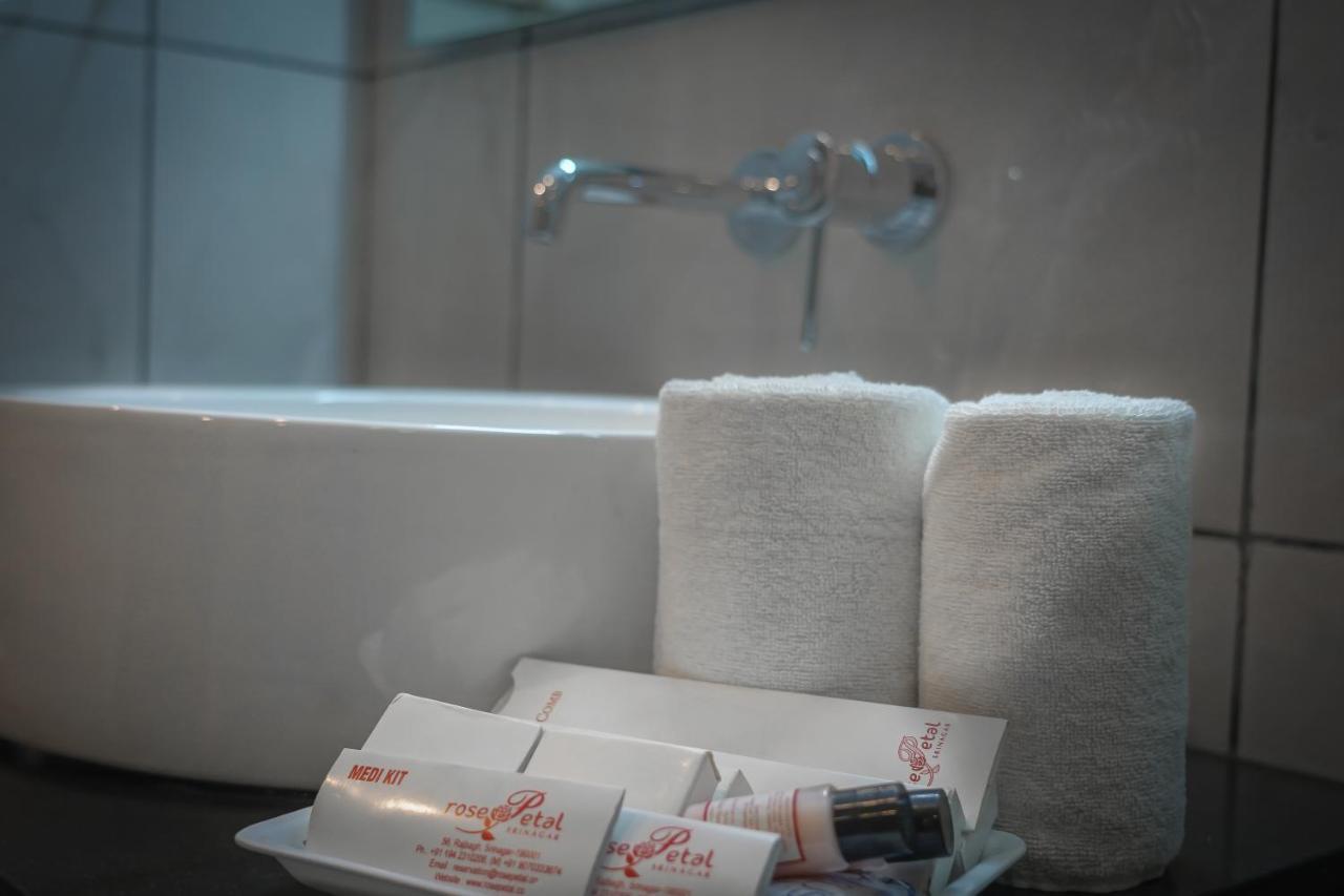 Hotel Rose Petal Srinagar Εξωτερικό φωτογραφία