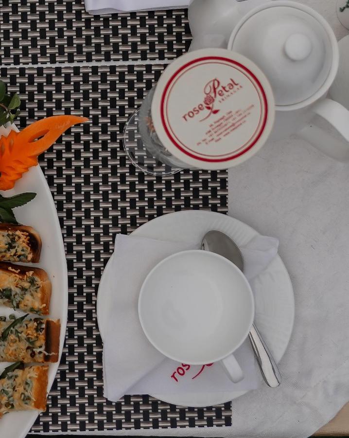 Hotel Rose Petal Srinagar Εξωτερικό φωτογραφία