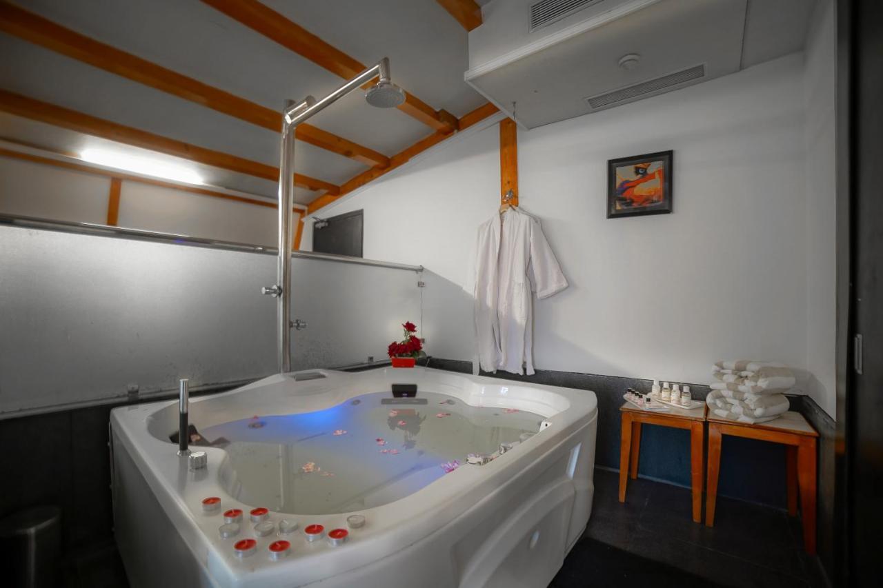 Hotel Rose Petal Srinagar Εξωτερικό φωτογραφία